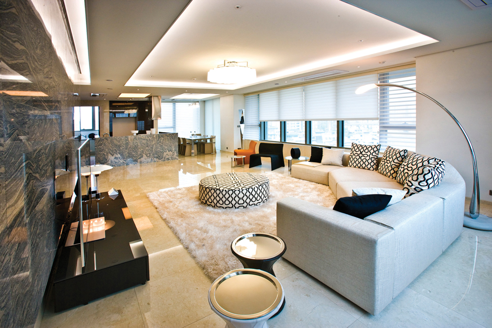 갤러리아 포레 102동 80평형 몰테니-----